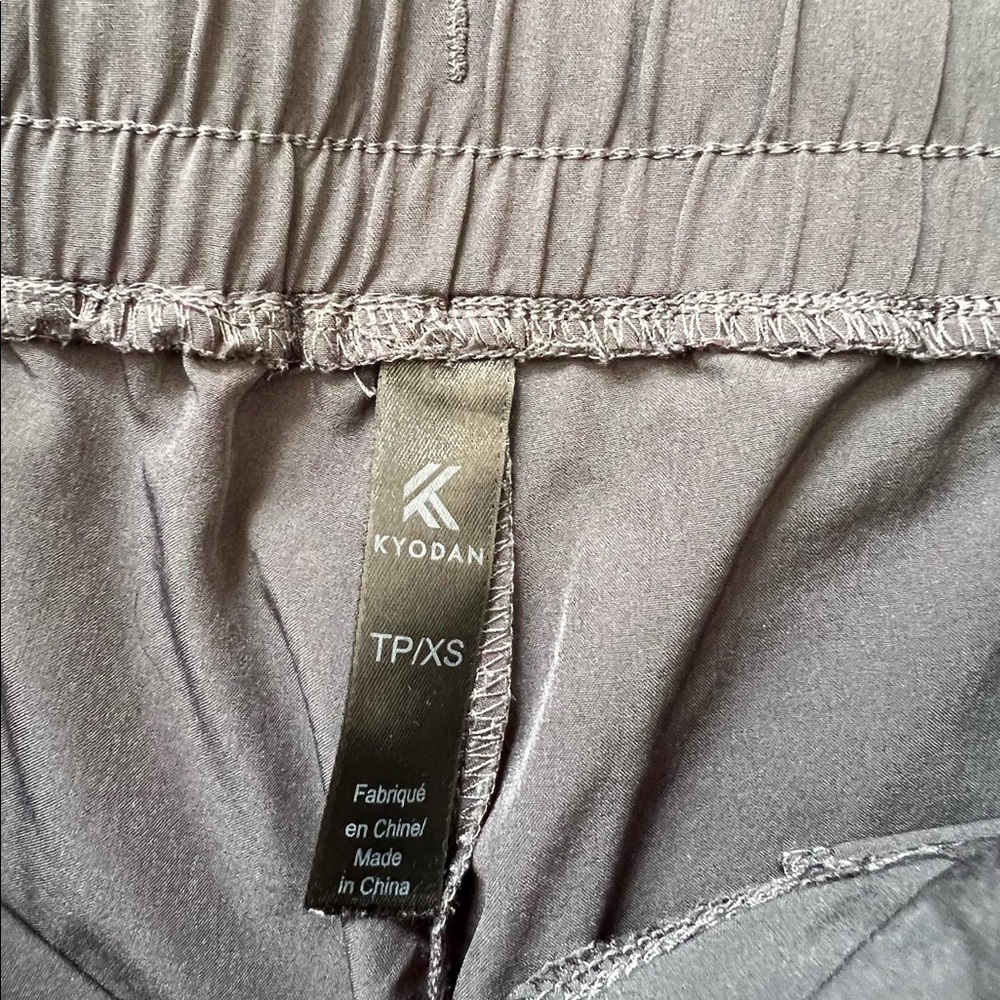 Grey cropped joggers